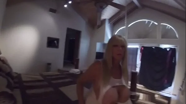 He became a PORNSTAR after this epic CuMshot