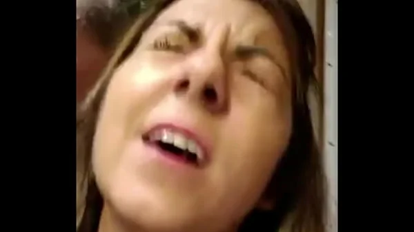 Non posso mettermi a lavare i piatti che arriva Teresa a succhiarmi il cazzo